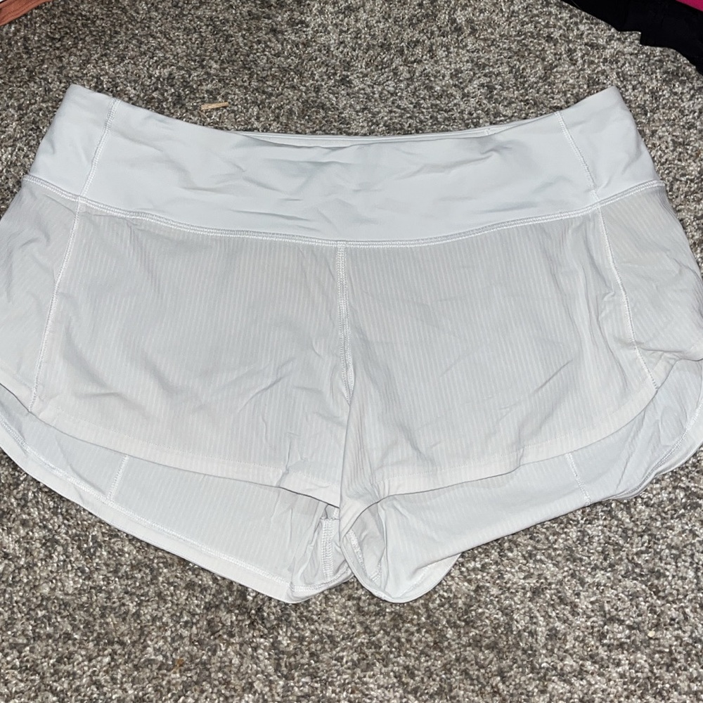 lulu speed ups sz6 2.5. tiniest flaw inside the band, and inside the back pocket